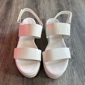 Aldo White Platform Sandals Size 10